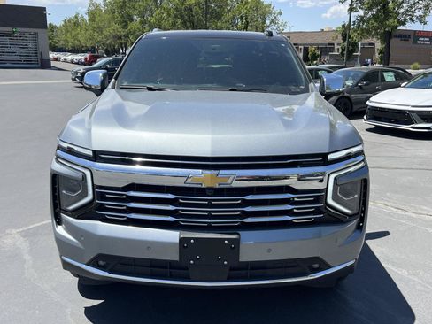 Used 2025 Chevrolet Suburban Premier AWD/4WD image 3