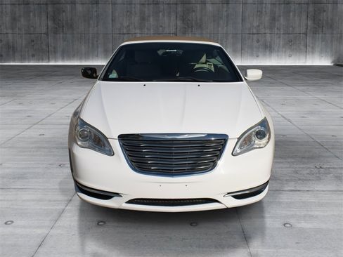 Used 2011 Chrysler 200 Touring image 9