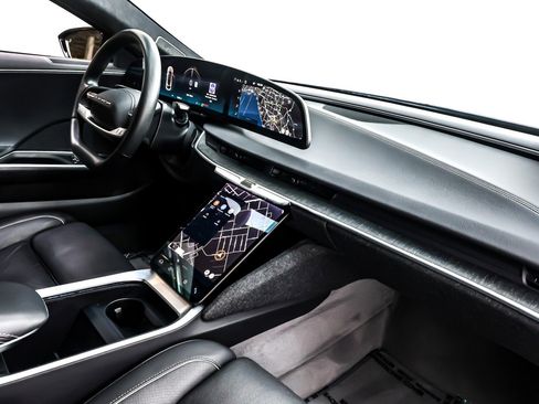 Used 2024 Lucid Air Touring image 16