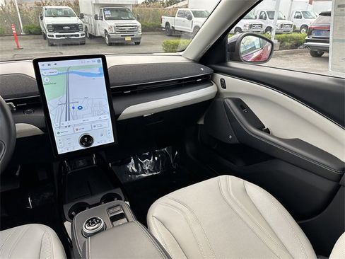 Certified 2021 Ford Mustang Mach-E Premium image 17