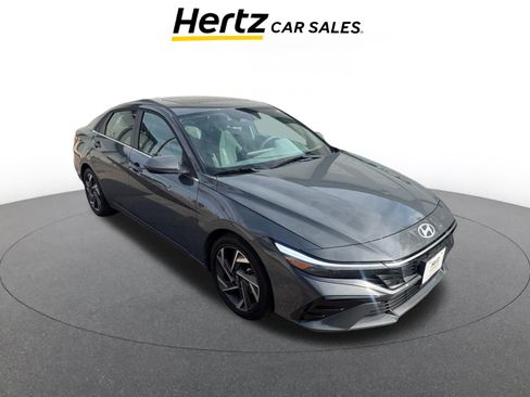 Used 2025 Hyundai Elantra SEL image 1