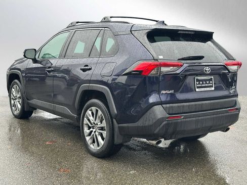 Used 2022 Toyota RAV4 XLE Premium image 5