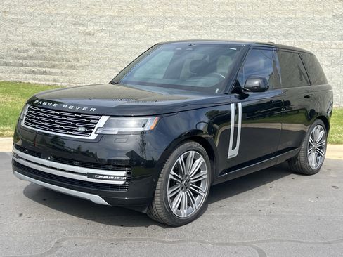 Used 2024 Land Rover Range Rover Autobiography image 2