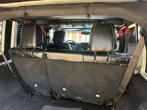 Used 2016 Jeep Wrangler Unlimited Rubicon AWD/4WD image 28