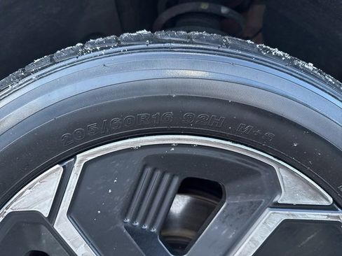 Used 2023 Kia Niro SX image 10