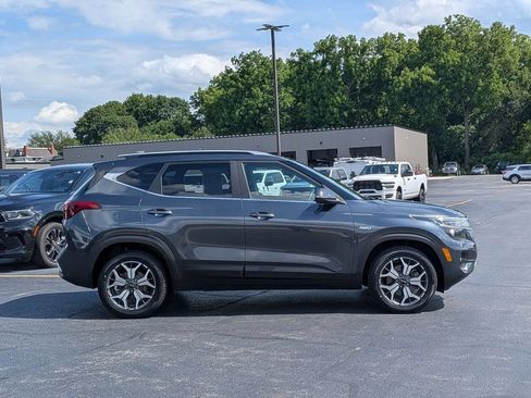 Used 2021 Kia Seltos EX AWD/4WD image 8