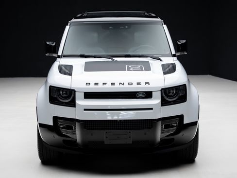 Used 2023 Land Rover Defender 110 AWD/4WD image 6