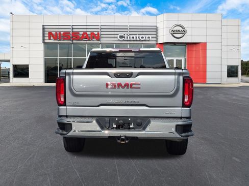 Used 2023 GMC Sierra 1500 SLT w/ SLT Premium Package AWD/4WD image 4