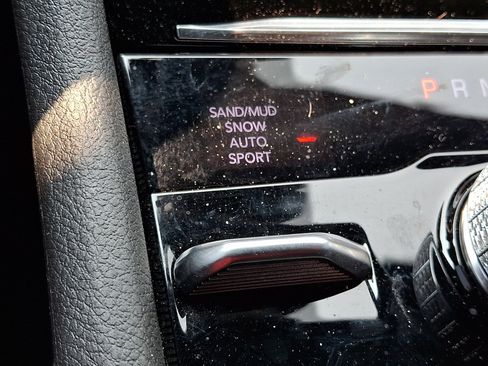 Used 2024 Jeep Grand Cherokee Limited w/ Black Appearance Package AWD/4WD image 32