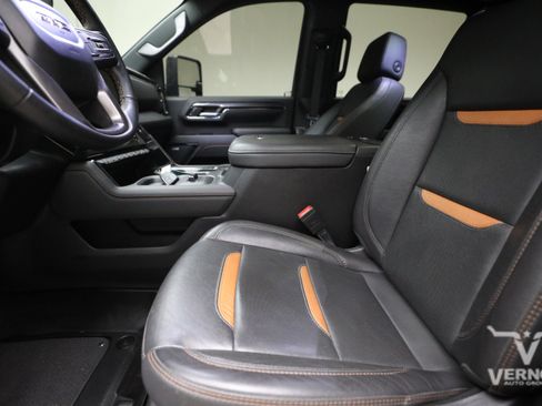 Used 2024 GMC Sierra 2500 AT4 w/ AT4 Premium Plus Package AWD/4WD image 10