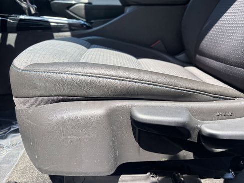 Used 2025 Chevrolet Trax LT image 22