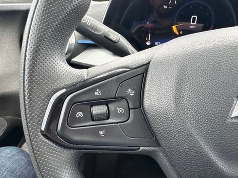 Used 2025 Chevrolet Trax LT FWD image 31