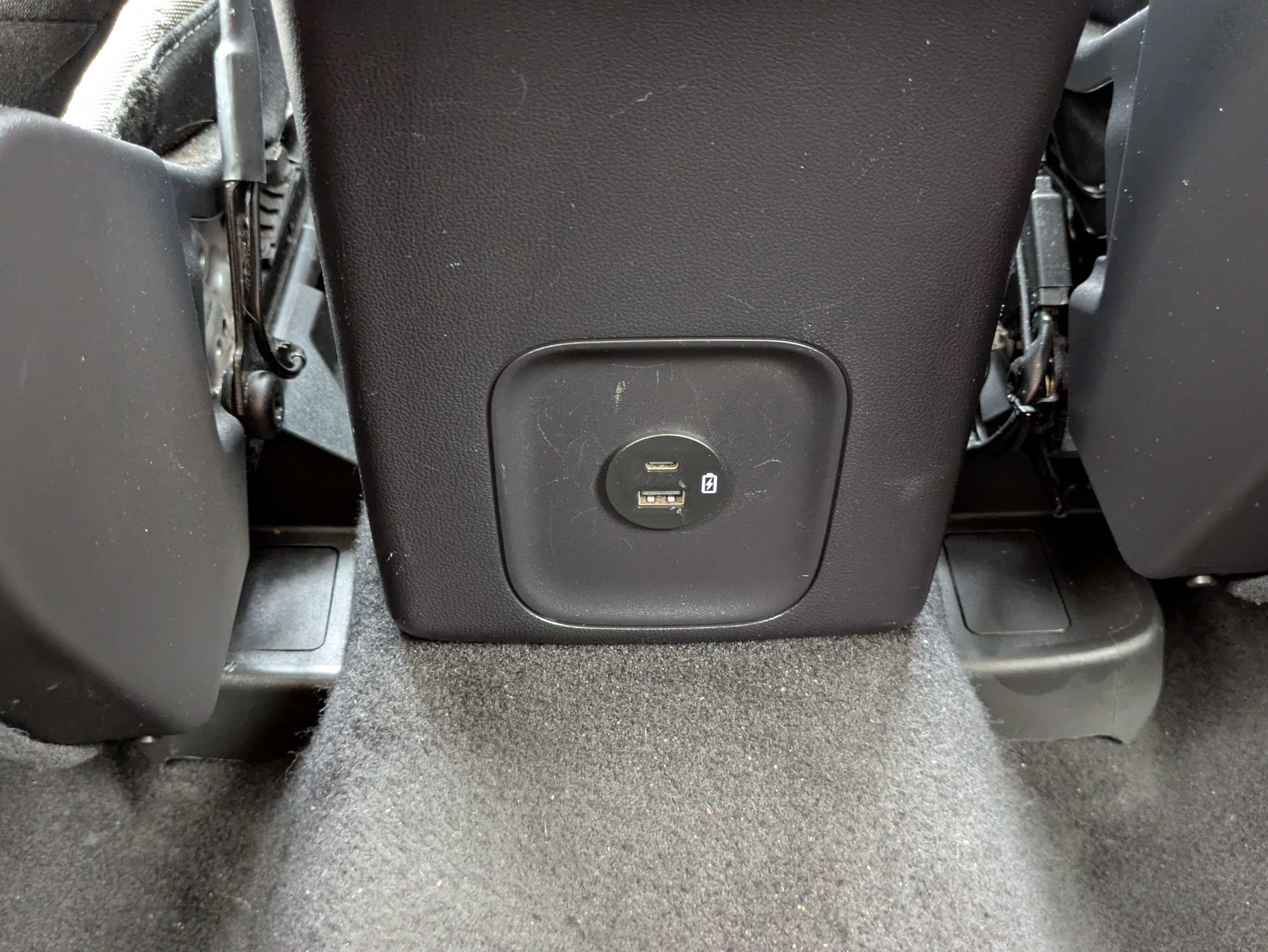 Used 2022 Ford Escape SE w/ SE Sport Appearance Package FWD image 35