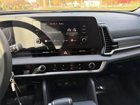 Certified 2025 Kia Sportage LX image 17
