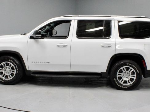 Used 2023 Jeep Wagoneer 2WD image 9