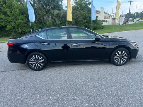 Used 2025 Nissan Altima 2.5 SV FWD image 6