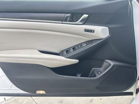 Used 2018 Honda Accord Touring image 22