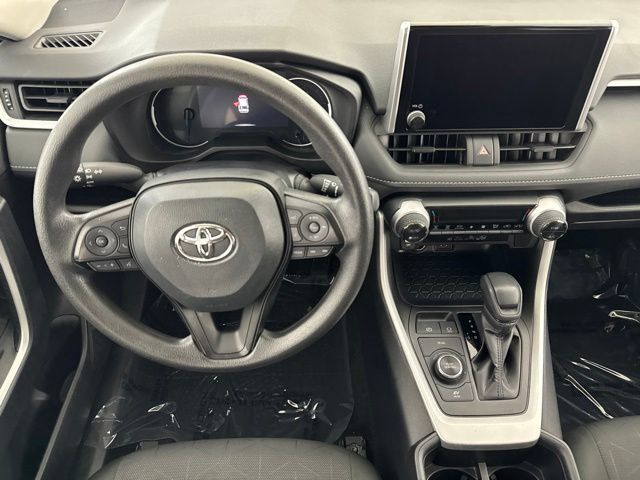 Used 2025 Toyota RAV4 XLE AWD/4WD image 24