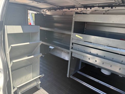 Used 2014 Chevrolet Express 2500 RWD image 15
