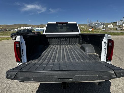 New 2025 GMC Sierra 2500 SLT w/ SLT Premium Package image 18