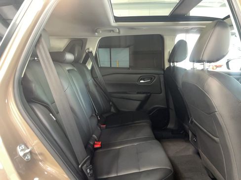 Used 2024 Nissan Rogue SV w/ SV Premium Package image 21