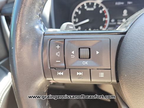 Used 2022 Nissan Rogue SV w/ SV Premium Package FWD image 12