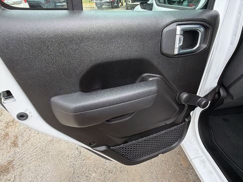 Used 2024 Jeep Gladiator Sport image 22