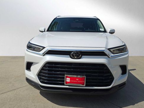 Certified 2025 Toyota Grand Highlander FWD image 8