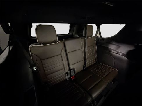 Used 2025 GMC Yukon XL Denali Ultimate AWD/4WD image 28