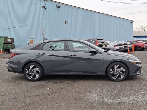 Certified 2025 Hyundai Elantra Sport image 8