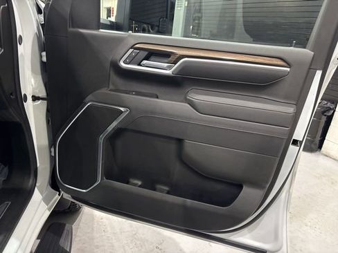 Used 2025 Chevrolet Silverado 2500 LT w/ Convenience Package image 33