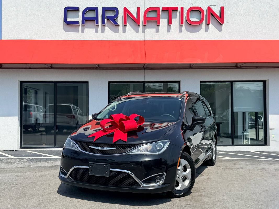 Used 2017 Chrysler Pacifica Touring-L Plus FWD image 2