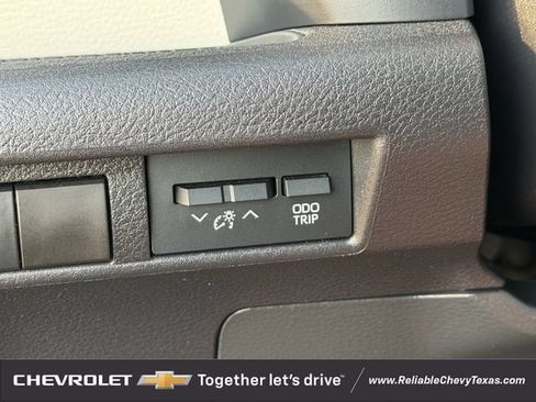 Used 2025 Toyota Sienna Platinum AWD/4WD image 24