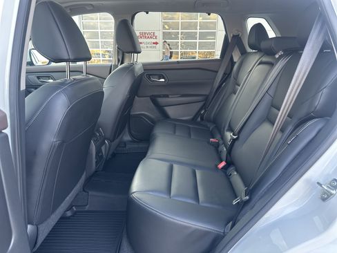 Used 2023 Nissan Rogue SL w/ SL Premium Package image 19