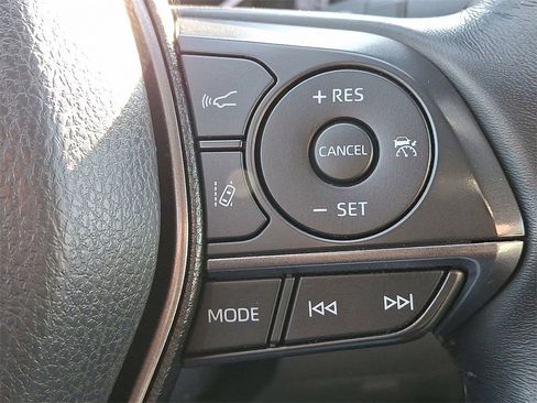 Used 2022 Toyota Camry SE image 21