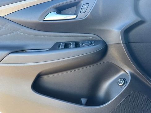 Used 2025 Buick Envista Sport Touring w/ Convenience I Package image 18