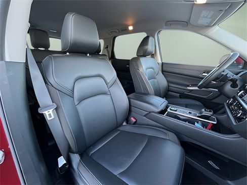 Used 2025 Nissan Pathfinder SL image 33