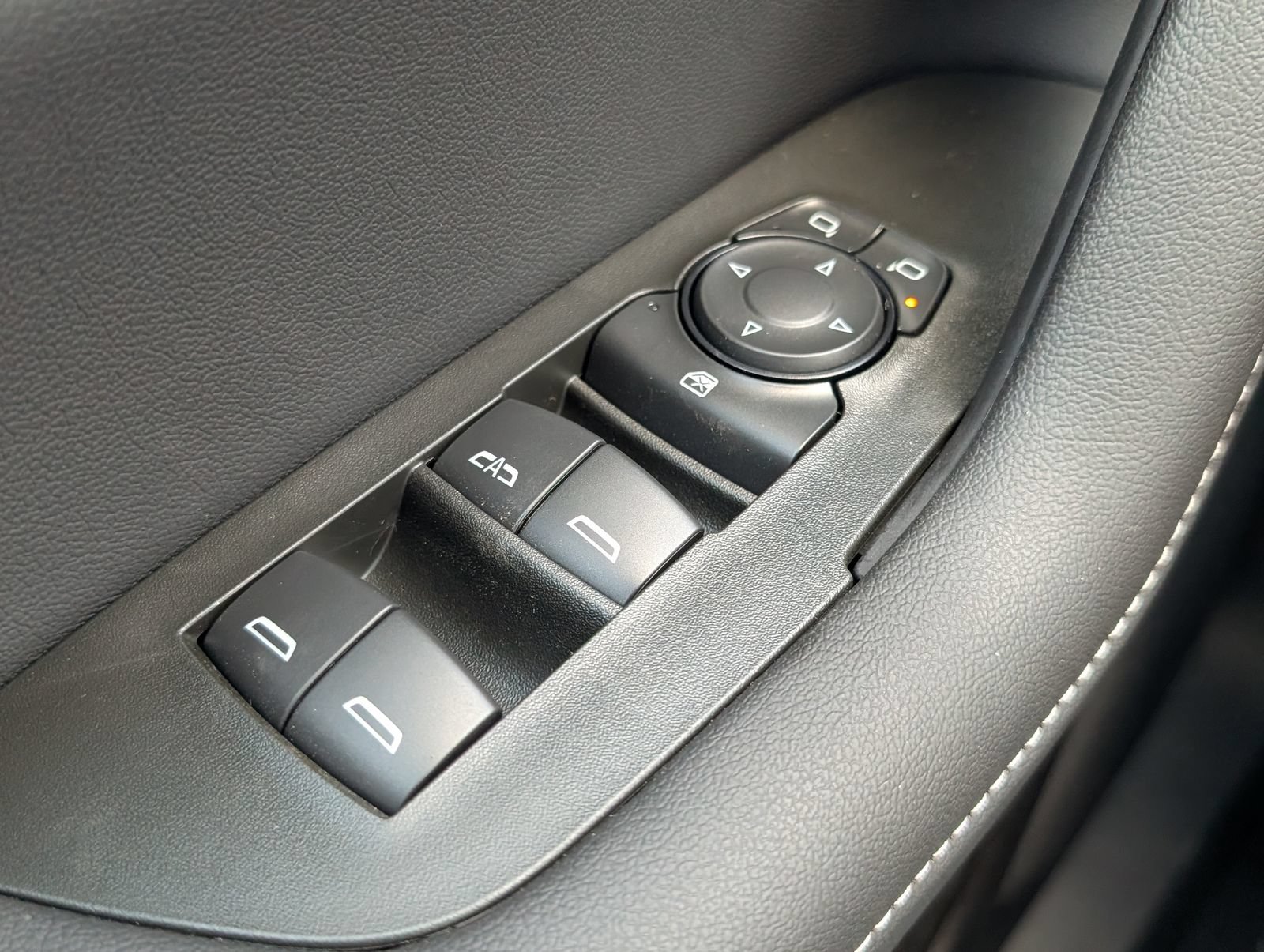 New 2026 Chevrolet Blazer LT w/ Convenience Package FWD image 19