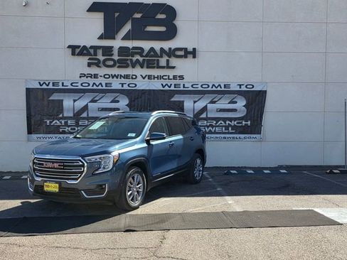 Used 2024 GMC Terrain SLT image 2