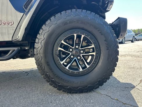 Used 2024 Jeep Wrangler Unlimited Rubicon AWD/4WD image 13