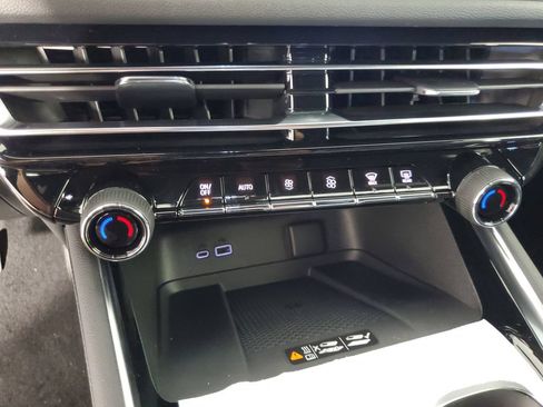 New 2026 Chevrolet Traverse LT w/ Midnight/Sport Edition FWD image 18