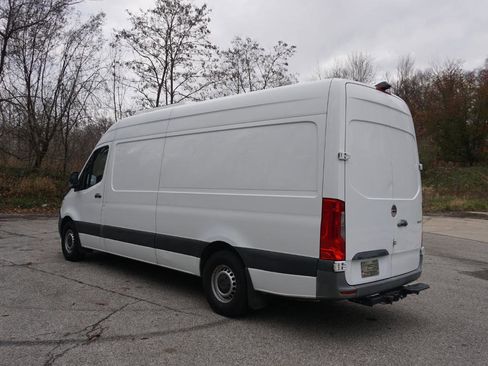 Used 2019 Freightliner Sprinter 170 RWD image 3