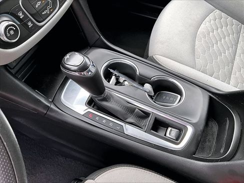 Used 2020 Chevrolet Equinox LS FWD image 16