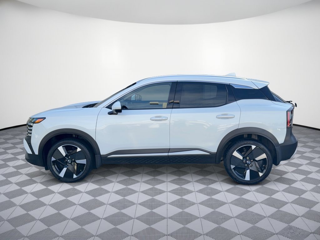 Used 2025 Nissan Kicks SR w/ SR Premium Package FWD image 2