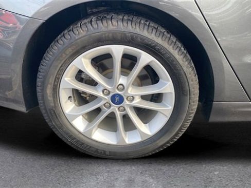 Used 2020 Ford Fusion SE image 20