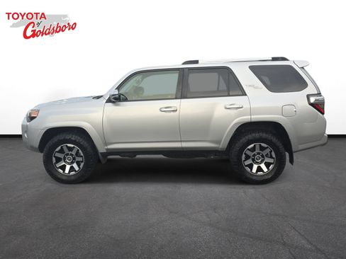 Used 2018 Toyota 4Runner TRD Off-Road Premium AWD/4WD image 8