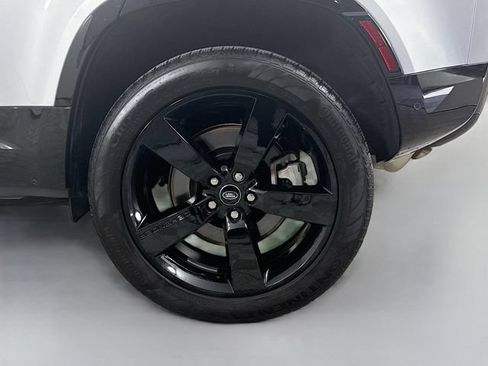 Used 2024 Land Rover Defender 110 X-Dynamic SE AWD/4WD image 33