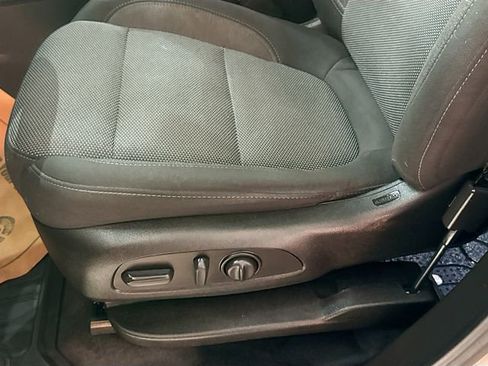 Used 2023 Chevrolet Traverse LT image 19