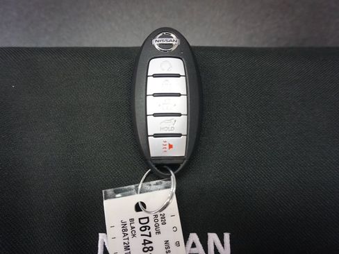 Used 2020 Nissan Rogue SV w/ Premium Package FWD image 16