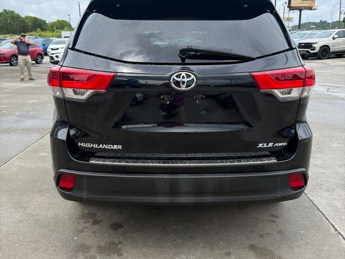 Used 2019 Toyota Highlander XLE AWD/4WD image 8